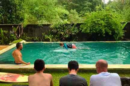 Duckdive-Pool-lesson-NextLevel-Surfcamp-Bali-3.jpg