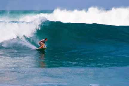 Intermediate-surfer-Dreamland-NexLevel-Surfcam-Bali-2.jpg