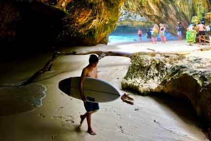 Intermediate-surfer-Uluwatu-NexLevel-Surfcam-Bali.jpg